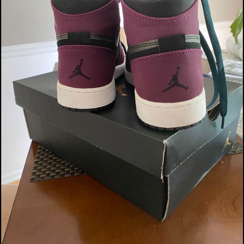 Youth Nike Air Jordan 1 retro